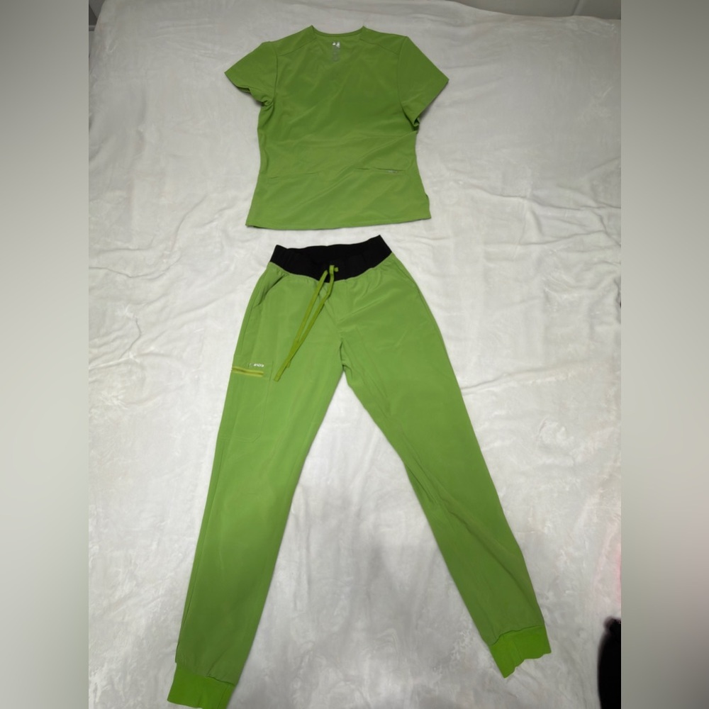 DAGGCI Green T-Shirt and Joggers Set Small